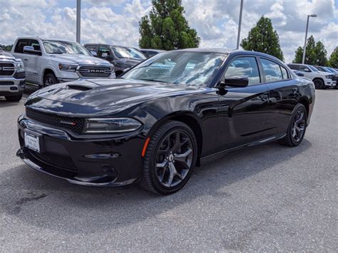 2018 dodge charger sxt value.